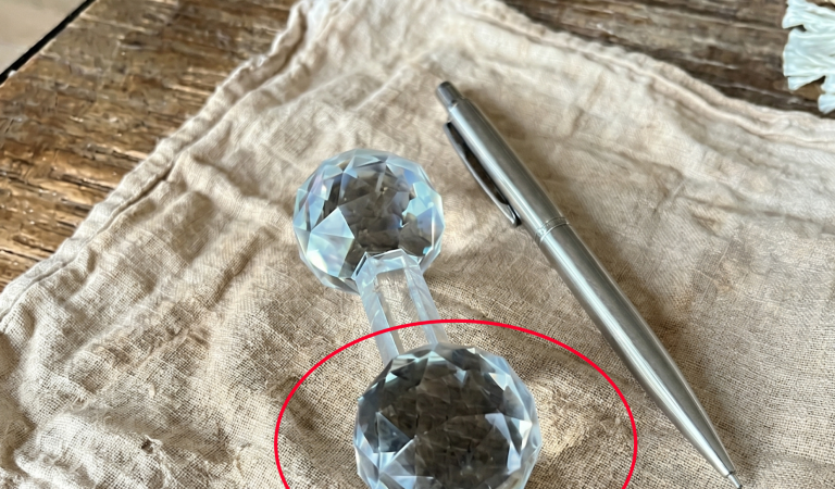 I was too embarrassed to ask my mom, so I’m asking here — does anyone know what this crystal object is?